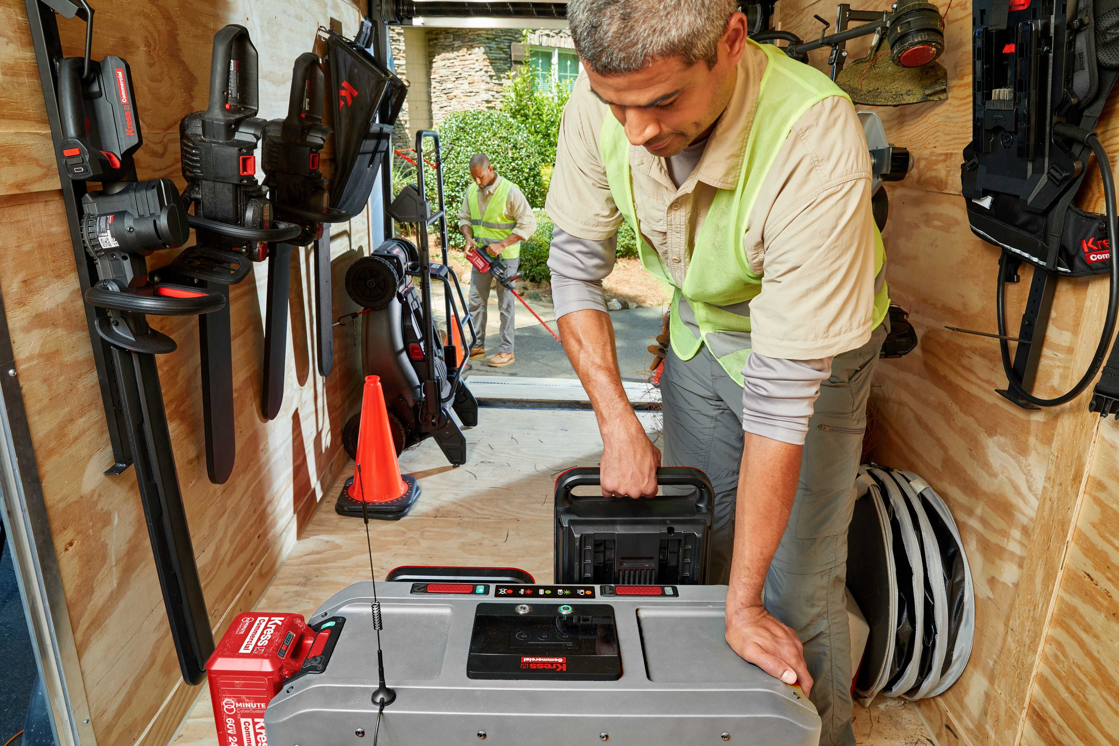 Kress Commercial 5kWh CyberTank™ Portable Power Station KAC875 - Image 3
