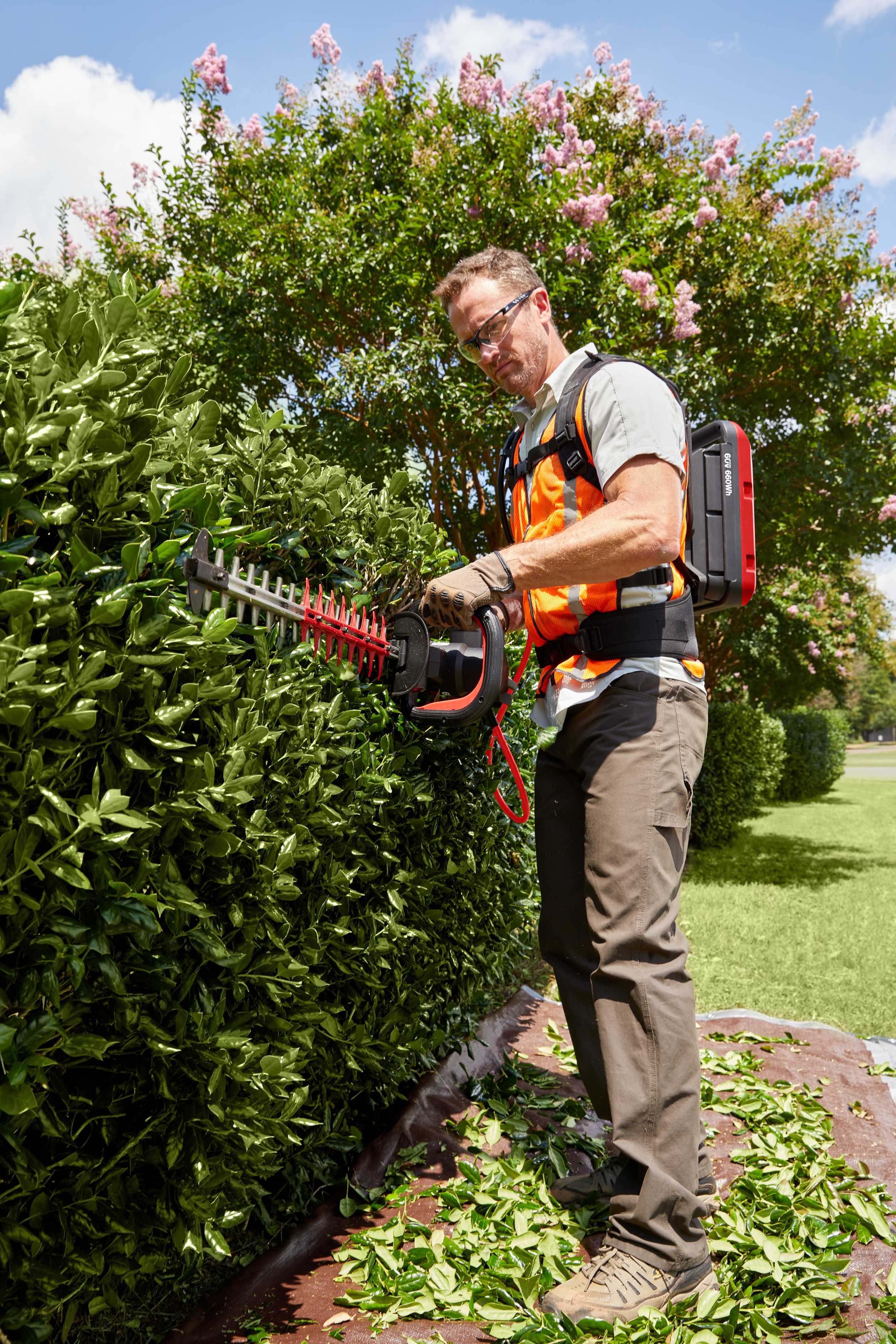 Kress KC200 Commercial Hedge Trimmer - 60V, 63cm/25" Blade - Tool only - Image 6