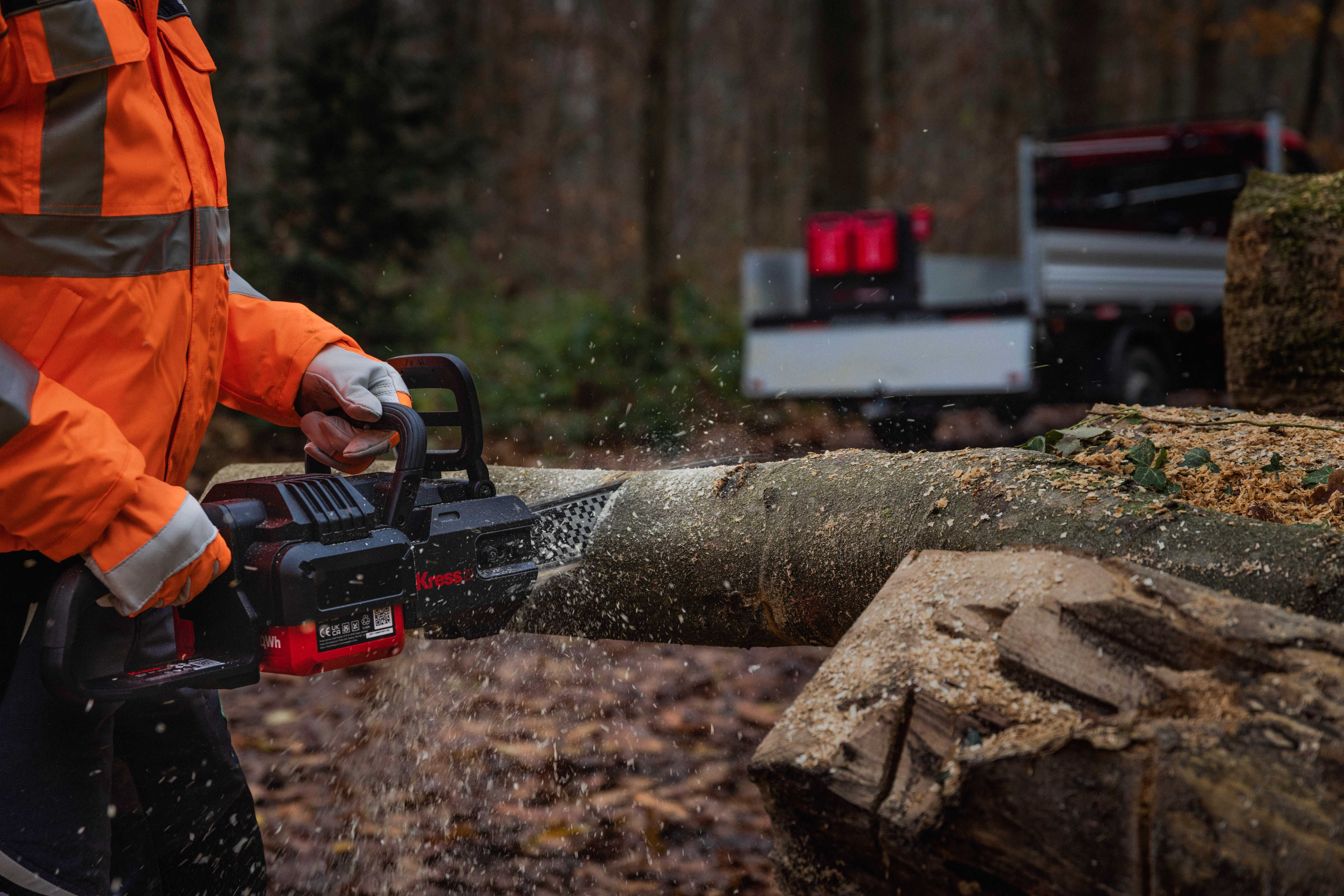 Kress KC300 Commercial Chainsaw - 60V, 40cm/16" Bar - Image 2